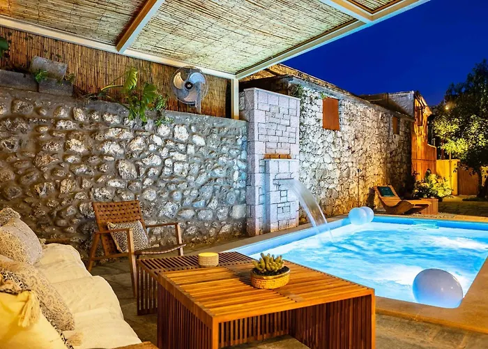 The Secret Garden - Courtyard & Private Pool Villa Calamata