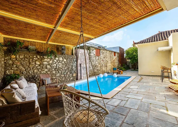 The Secret Garden - Courtyard & Private Pool Villa Calamata