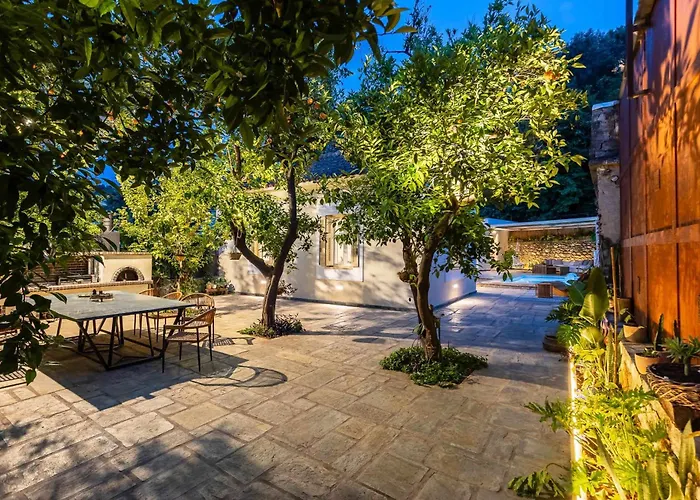 The Secret Garden - Courtyard & Private Pool * Calamata