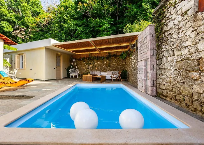 Villa The Secret Garden - Courtyard & Private Pool Calamata