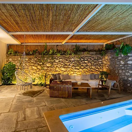 The Secret Garden - Courtyard & Private Pool