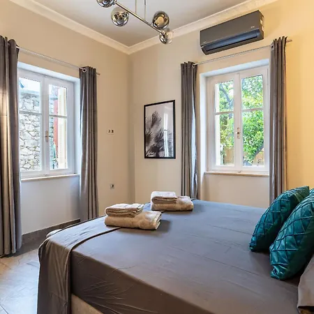 The Secret Garden - Courtyard & Private Pool Vakantiehuis *