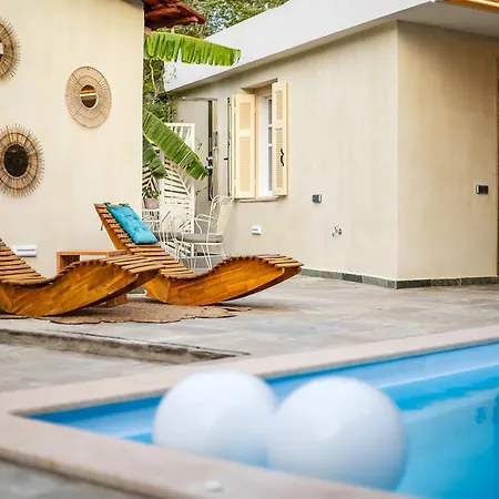 The Secret Garden - Courtyard & Private Pool Holiday home *