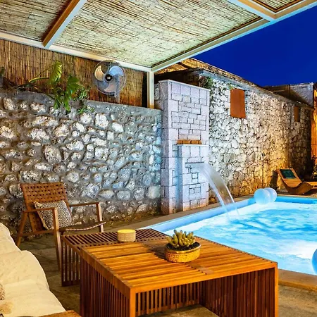 The Secret Garden - Courtyard & Private Pool Villa Kalamata