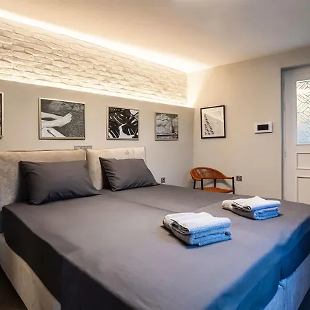 The Secret Garden - Courtyard & Private Pool Вилла *