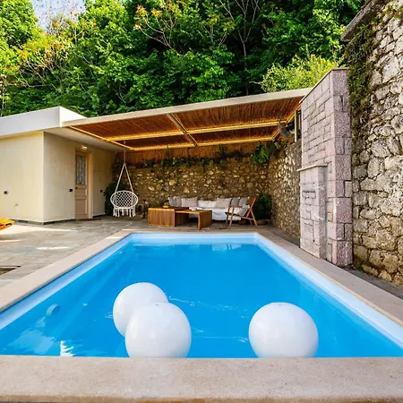 Villa The Secret Garden - Courtyard & Private Pool Kalamata