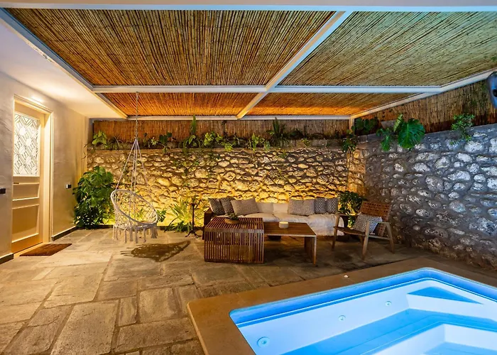 The Secret Garden - Courtyard & Private Pool