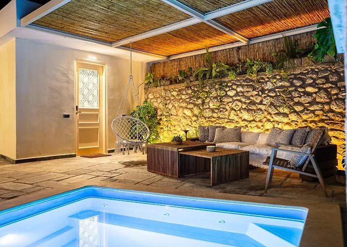 The Secret Garden - Courtyard & Private Pool Kalamata