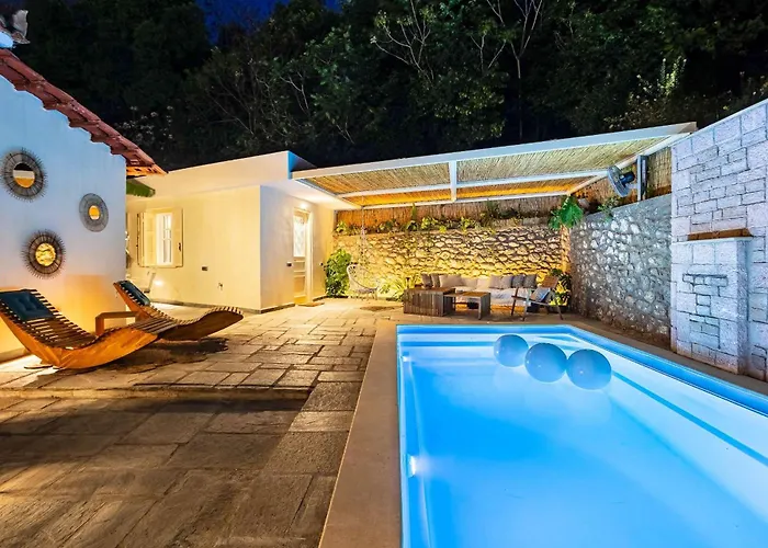 The Secret Garden - Courtyard & Private Pool * Kalamata